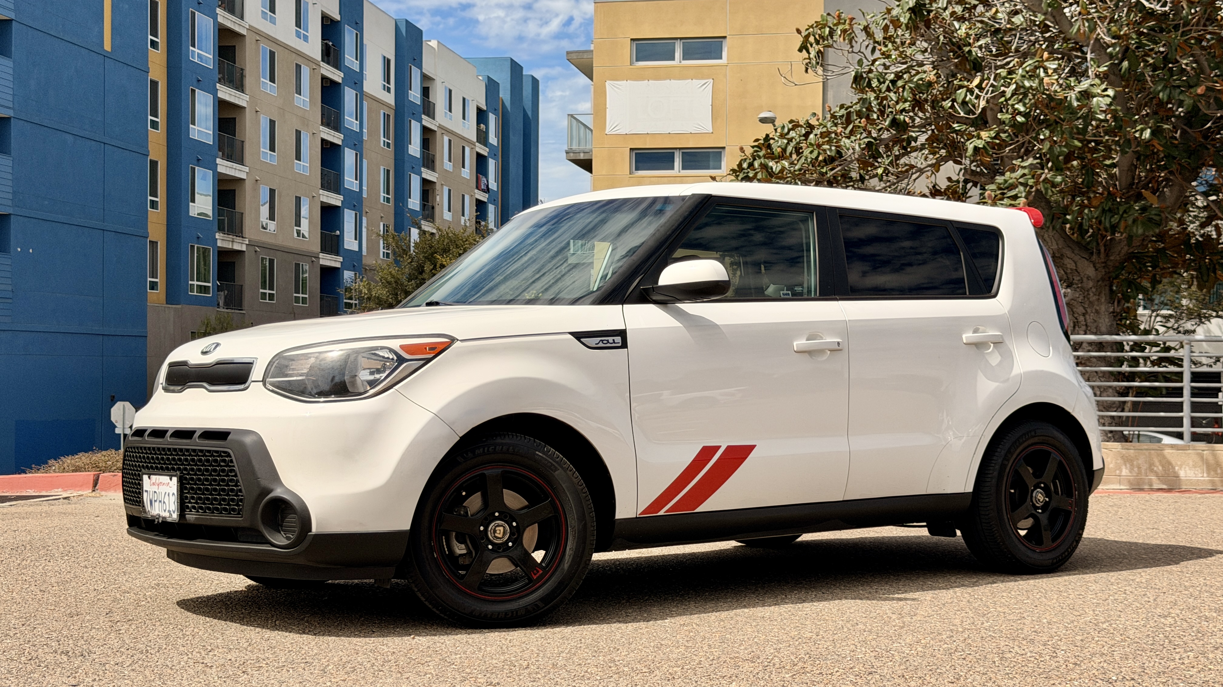 Clear White 2016 Kia Soul Wagon Front-Wheel Drive Automatic
