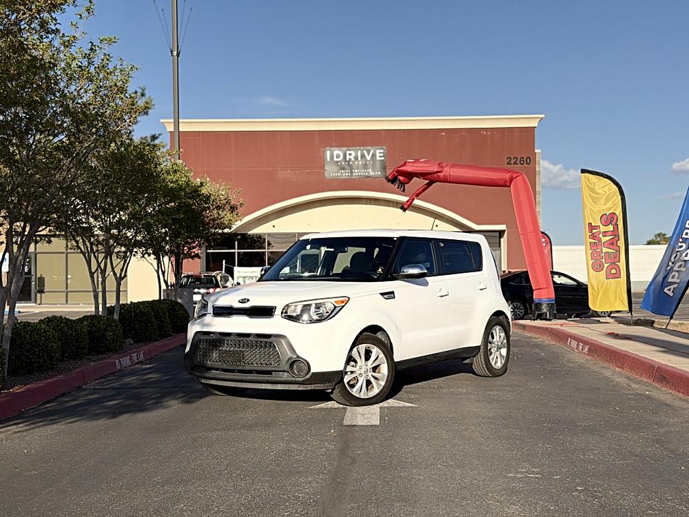 White 2014 Kia Soul Wagon Front-Wheel Drive Automatic