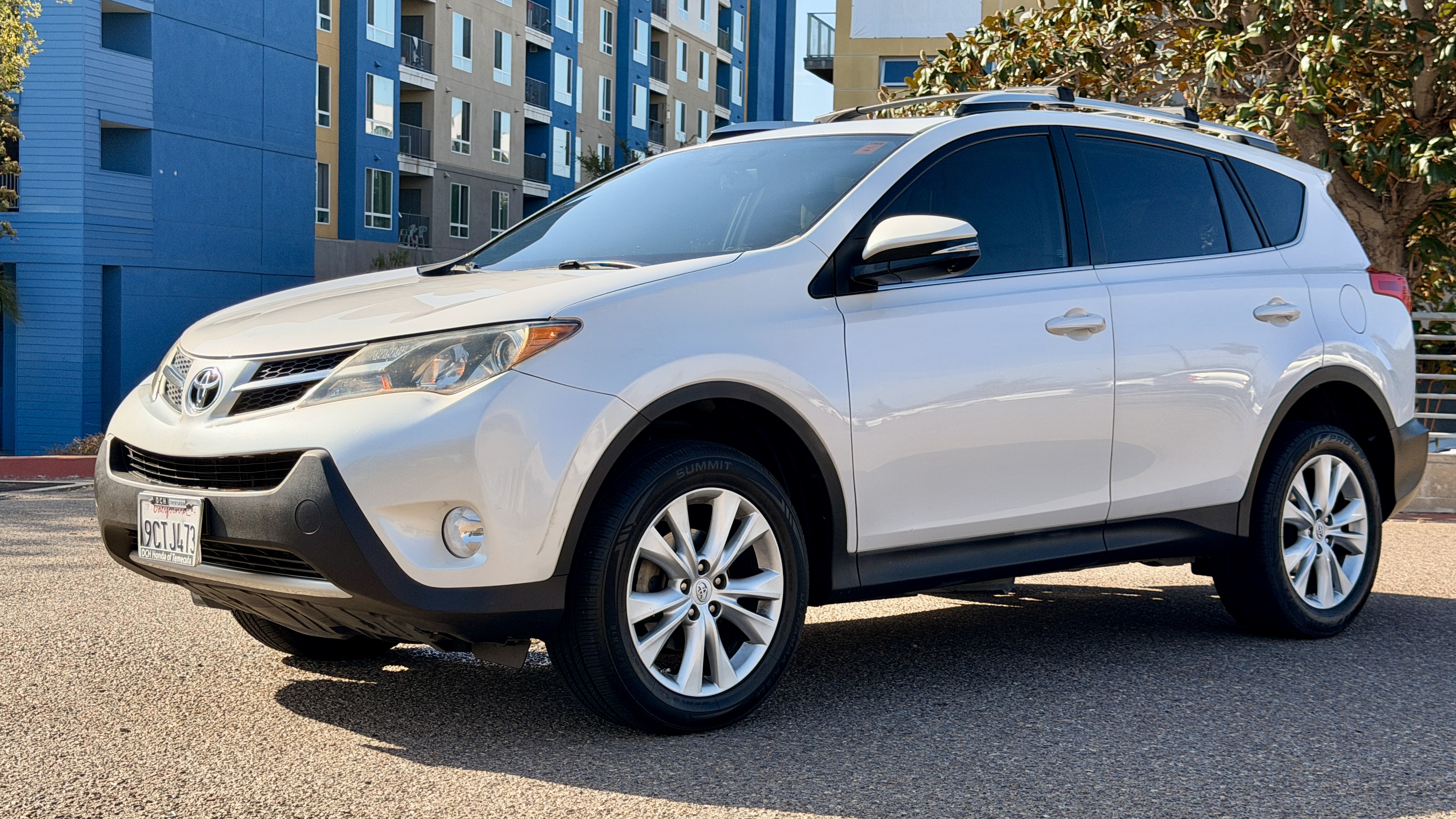 White 2014 Toyota RAV4 SUV / Crossover Front-Wheel Drive Automatic
