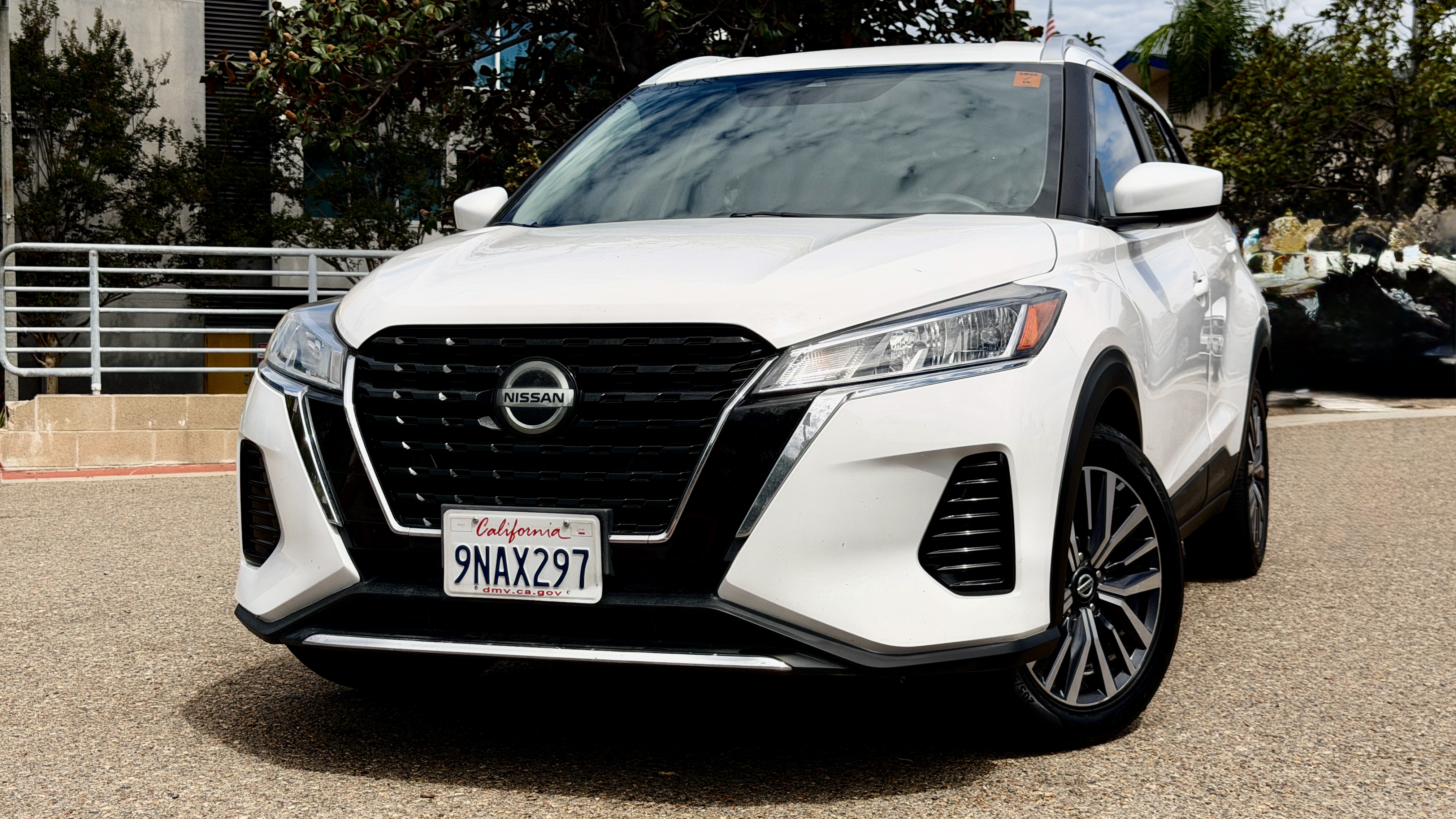 White 2021 Nissan Kicks SUV / Crossover Front-Wheel Drive Continuously Variable Transmission