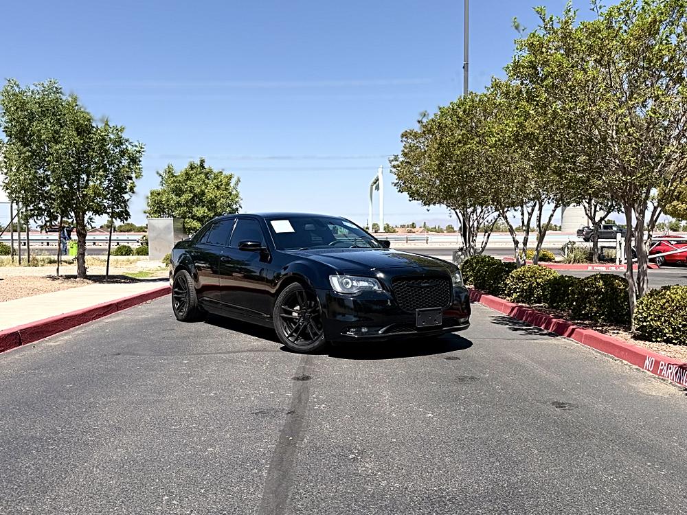 Black 2020 Chrysler 300 Sedan Rear-Wheel Drive Automatic